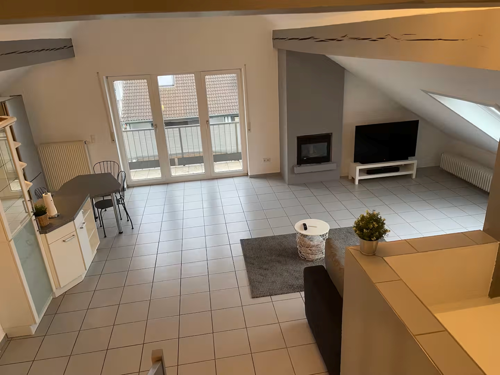 Wohnzimmerüberblick des Lofts